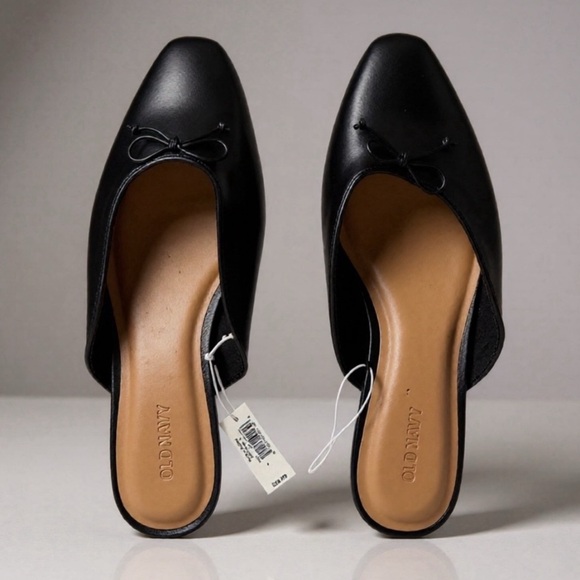 Old Navy Black Women's Loafers - Picture 4 of 6